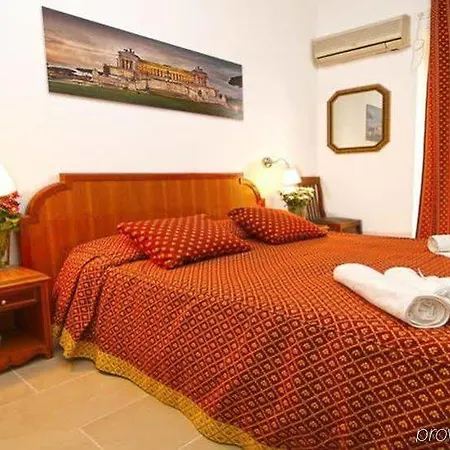 بيت ضيافة Panorama Of Via Veneto 3*